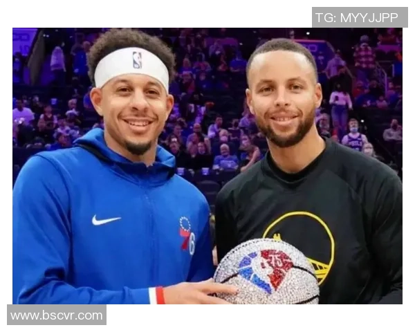 勇士队赛场微妙小动作引发广泛关注和热议 球迷解读各方反应不一